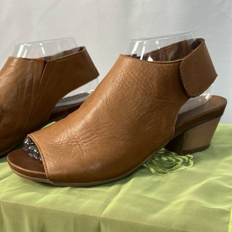 Bueno soft tan leather sling back peep toe shoe booties with hook and look ankle straps. Women's size 7.5