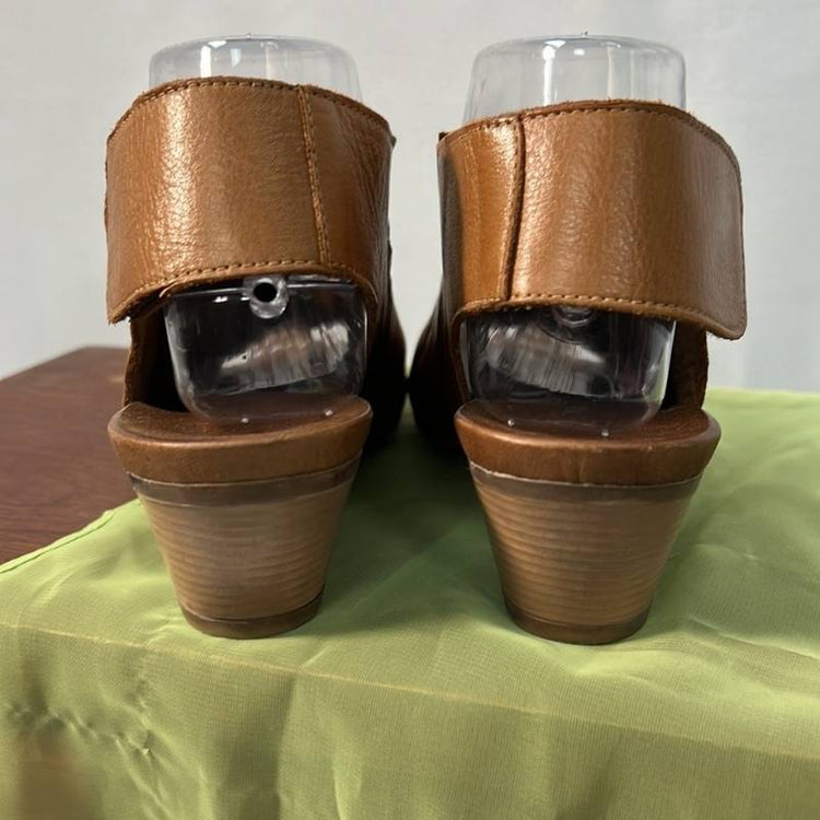 Bueno soft tan leather sling back peep toe shoe booties with hook and look ankle straps. Women's size 7.5